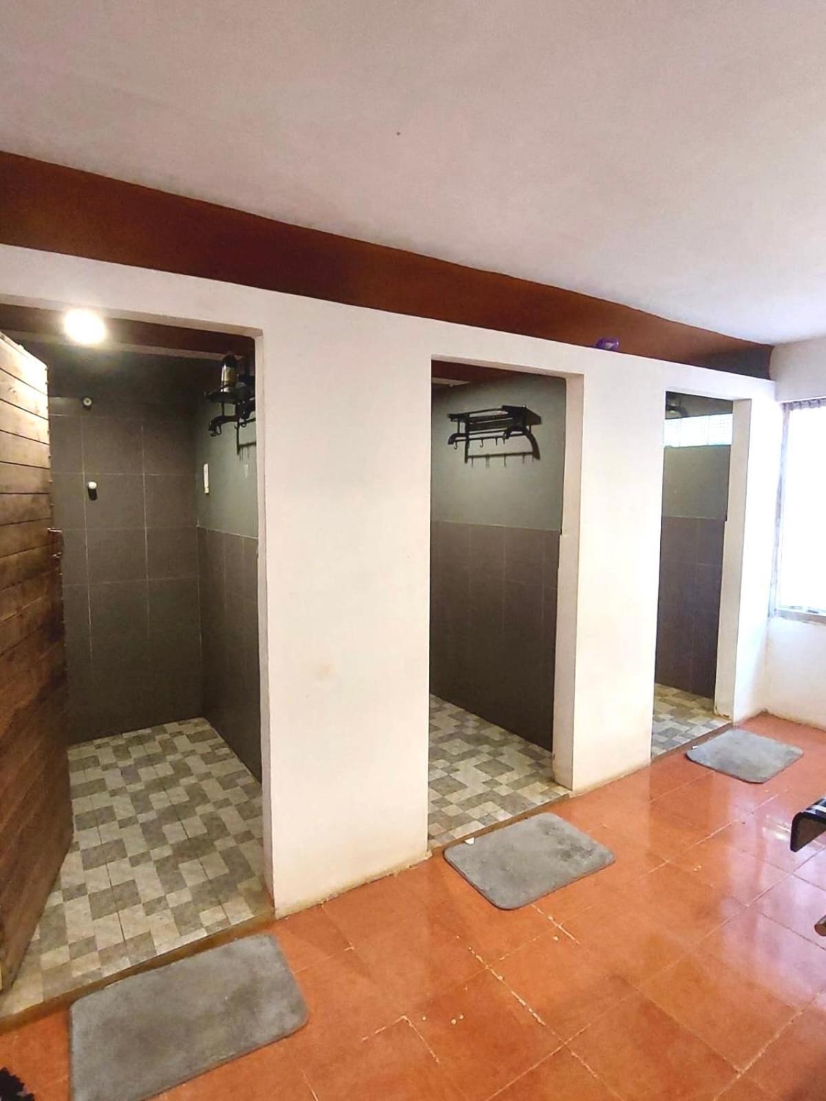 You Empire Hostel & Bar Паксе Экстерьер фото